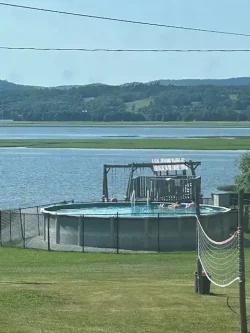 pool-river-background